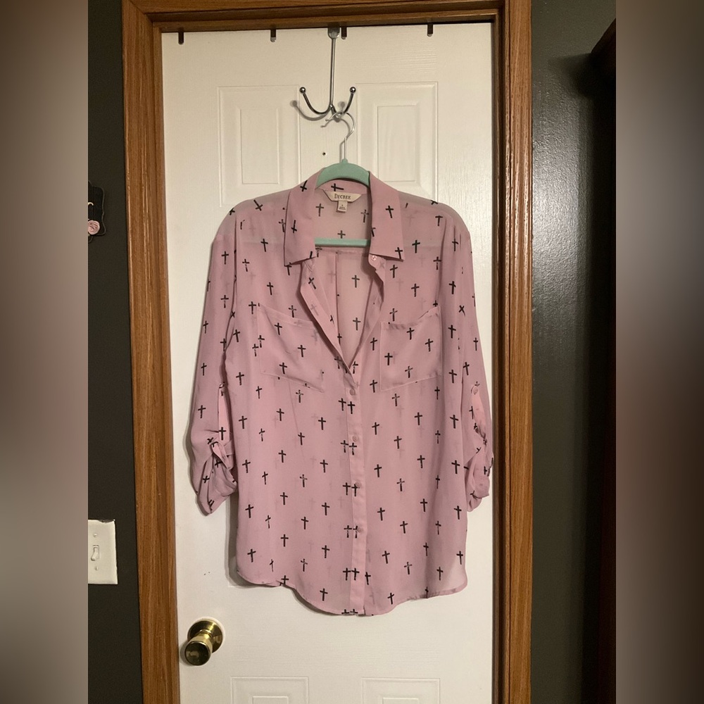 ✝️🩷cute cross shirt